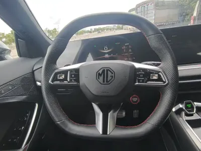 MG MG7