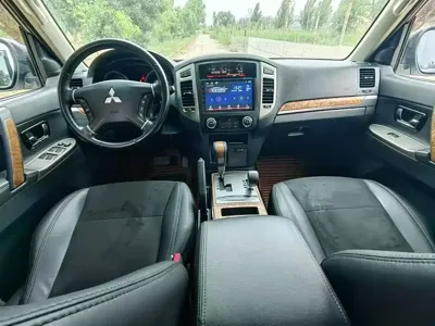 Mitsubishi Pajero (Import)