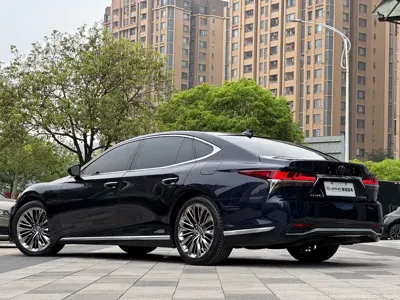 Lexus LS