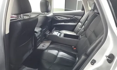 Infiniti Q70