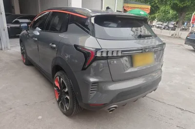 Lynk & Co 06