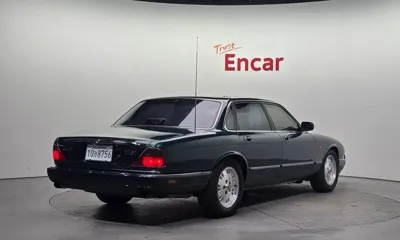 Jaguar XJ-6