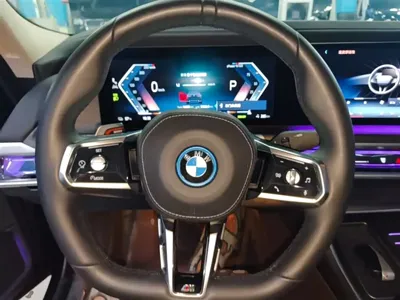 BMW i7
