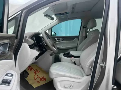 Roewe iMAX8