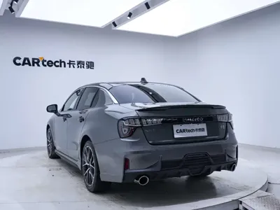 Lynk & Co 03