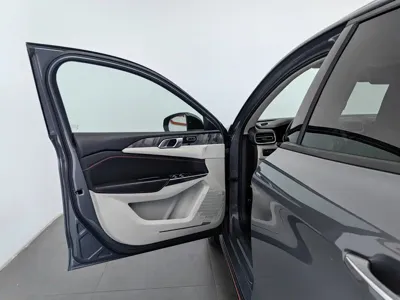 Lynk & Co 02