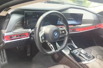 BMW i7