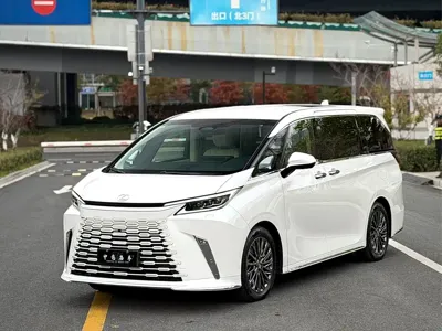 Lexus LM