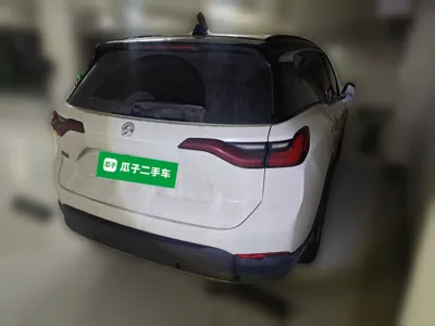 Nio ES8