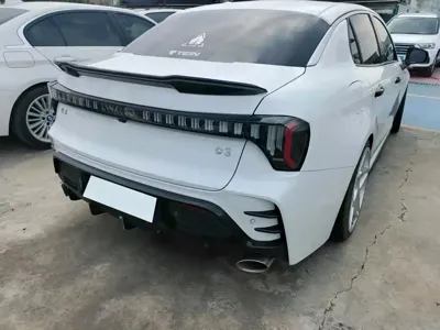 Lynk & Co 03