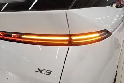 Xpeng X9