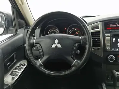 Mitsubishi Pajero (Import)