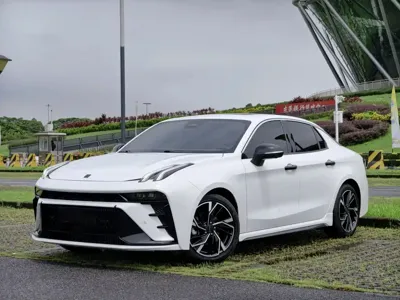 Lynk & Co 03