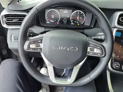 Lynk & Co 01