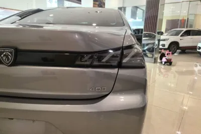 Peugeot 408