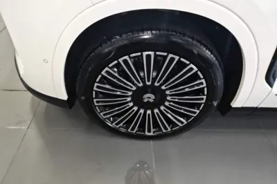 Nio ES8