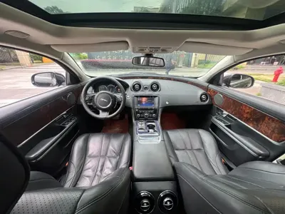 Jaguar XJ