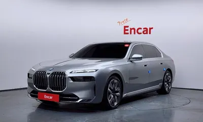 BMW i7