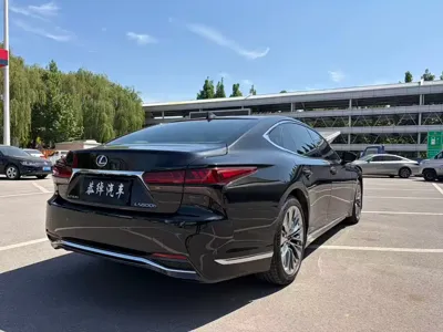 Lexus LS