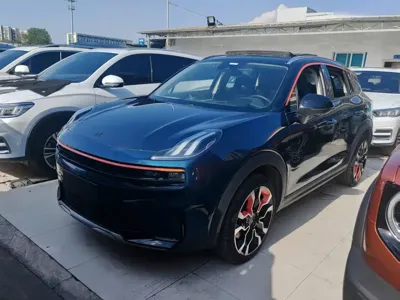 Lynk & Co 06