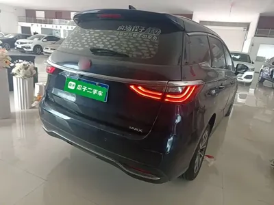 BYD MAX