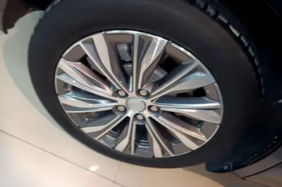 Hongqi E-QM5