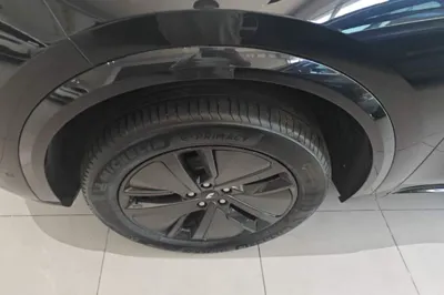 Li Auto L8