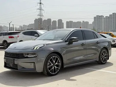Lynk & Co 03