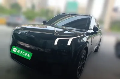 Lynk & Co 900