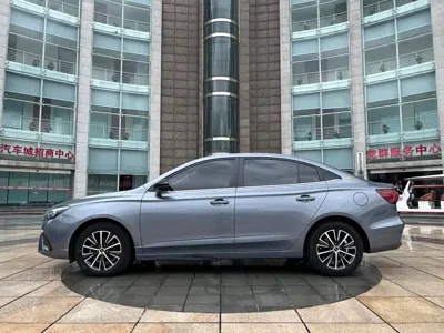 Roewe i5