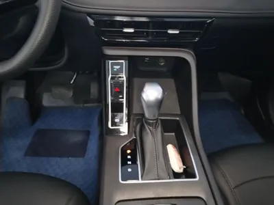 Roewe i5