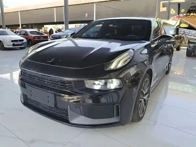 Lynk & Co 03