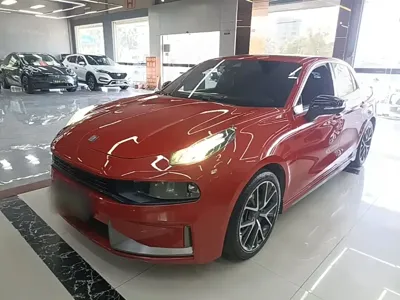 Lynk & Co 03