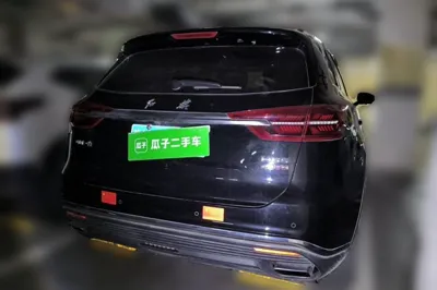 Hongqi HS5