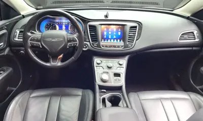Chrysler 200