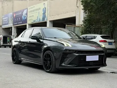 Lynk & Co 03