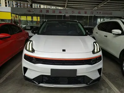 Lynk & Co 06