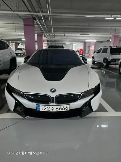 BMW i8