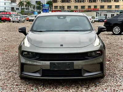 Lynk & Co 03