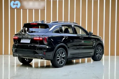 Lynk & Co 01
