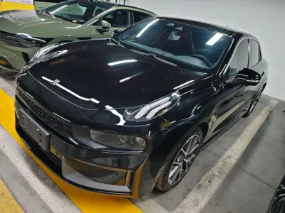 Lynk & Co 03