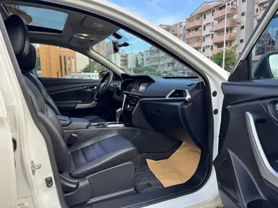 Venucia T90