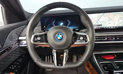 BMW i7