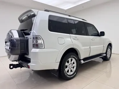 Mitsubishi Pajero (Import)