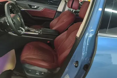 Hongqi HS5