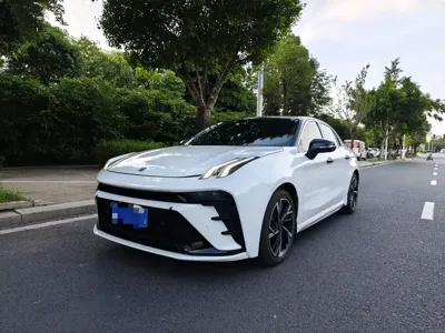 Lynk & Co 03