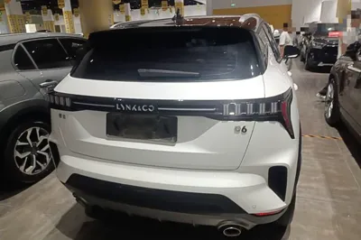 Lynk & Co 06