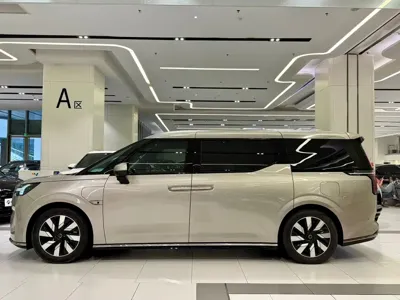 Volvo EM90