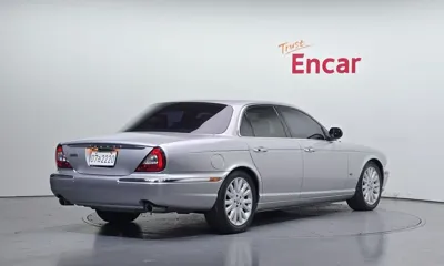 Jaguar XJ-6