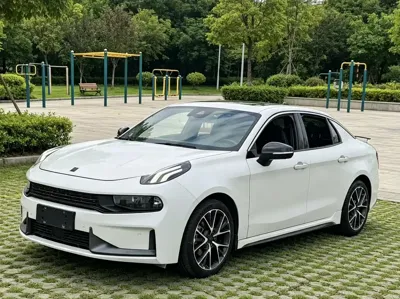 Lynk & Co 03